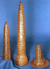 Der mittlere Goldkegel von Ezelsdorf ist etwa 90 cm hoch und nur 310 Gramm schwer.
