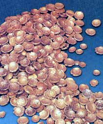 Der aus 336 Goldmünzen bestehende Hortfund besteht zumeist aus Stateren süddeutscher Machart, den sogen 'Regenbogenschüsselchen' (Das Archäologische Jahr in Bayern 1987, S. 89f).