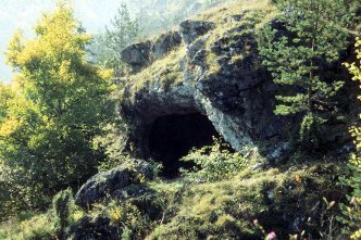 Oberhalb der Weihersmhle liegt das Philippenloch. Aus ihm stammen einige Gerte der mittleren Altsteinzeit (um 70.000 v. Chr.).